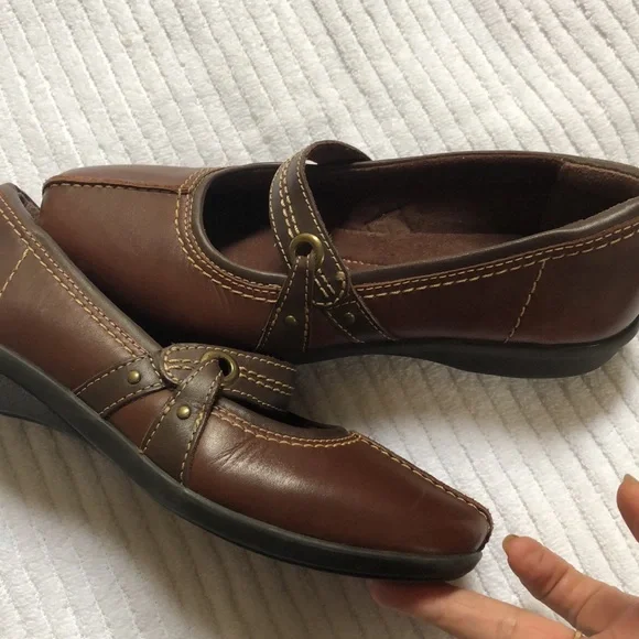 Clarks - Picture 2 of 9